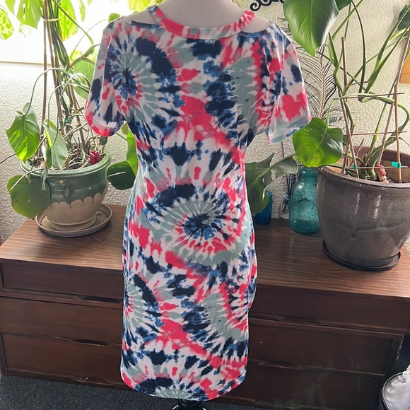 Tie-dye dress/cover-up with peekaboo shoulder and knotted bottom hem - Picture 3 of 7